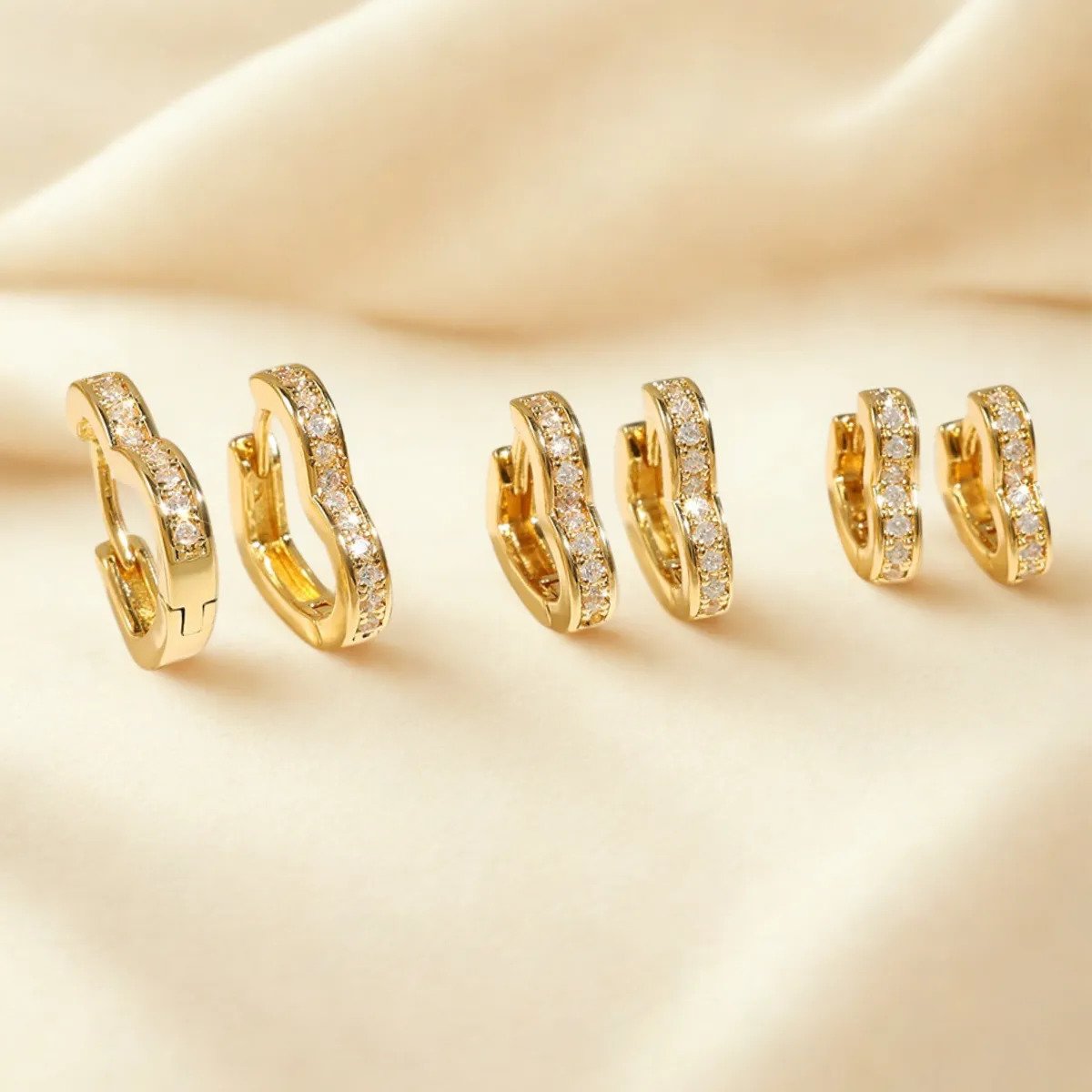 Trio de Brincos Argolas Coração Zircônias Banhadas Ouro 18k